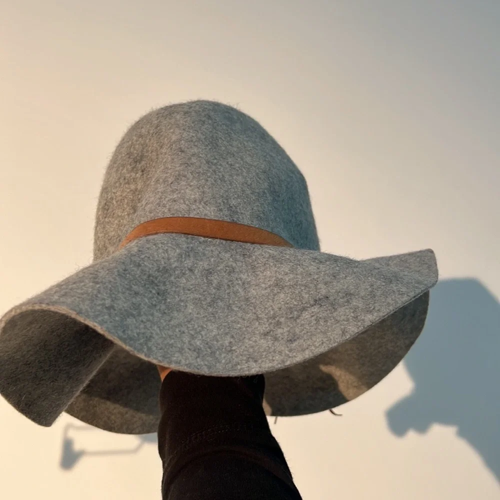 Cute hat! - Picture 3 of 3